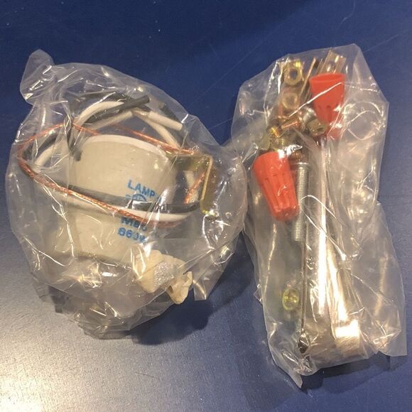 Set of 2 White Swirl Glass Flushmount Ceiling Lights – Square Fixtures - Picture 9 of 10